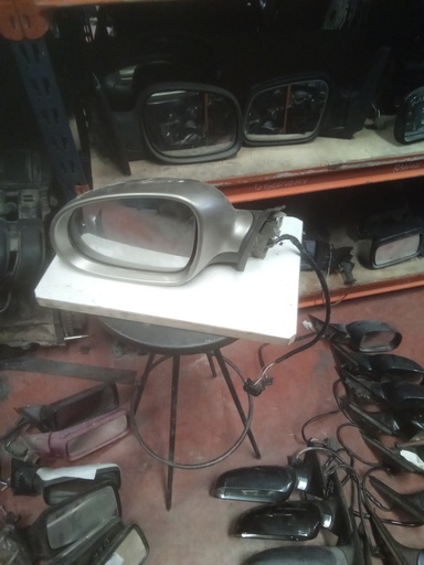 [010781] Retrovisor izquierdo volkswagen passat '05