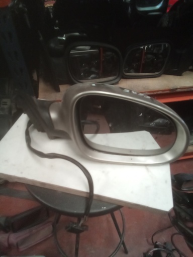 [010781] Retrovisor derecho volkswagen passat '05