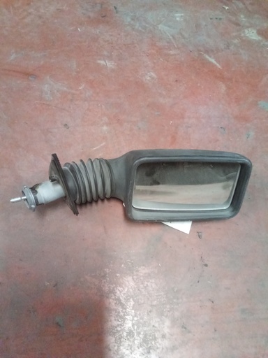 Retrovisor derecho manual seat málaga '89