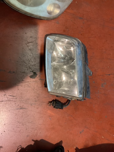 Faro izquierdo Volkswagen Polo 2001