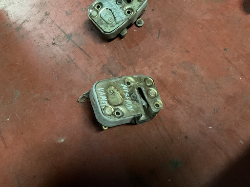 [Sin referencia] Cerradura delantera derecha nissan vanette ‘90