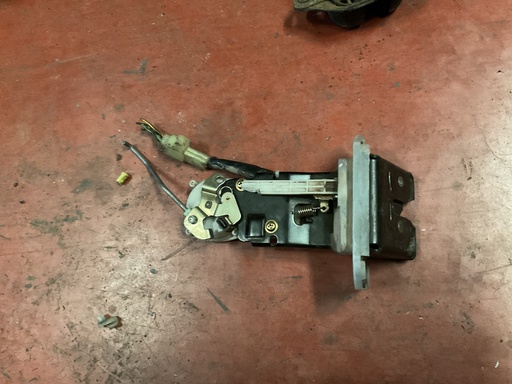 [Sin referencia] Cerradura maletero nissan vanette ‘00