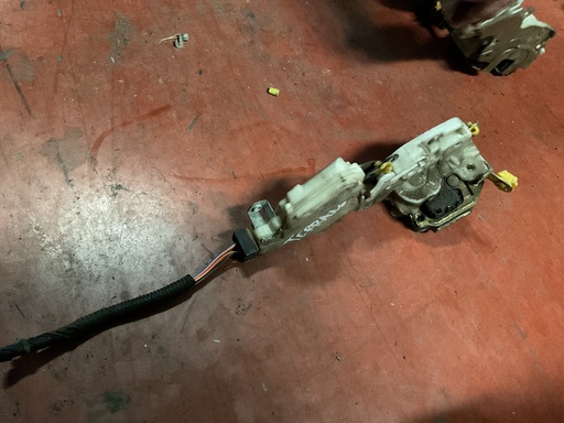 [Sin referencia] Cerradura delantera izquierda nissan terrano II ‘01