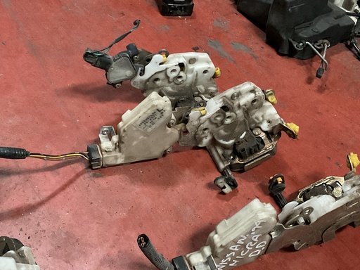 [Sin referencia] Cerradura delantera izquierda nissan terrano ‘99