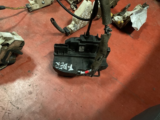 [Sin referencia] Cerradura trasera derecha nissan pathfinder ‘08