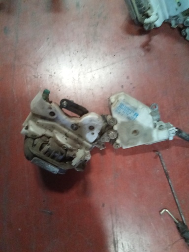 Cerradura trasera derecha Nissan Almera '02