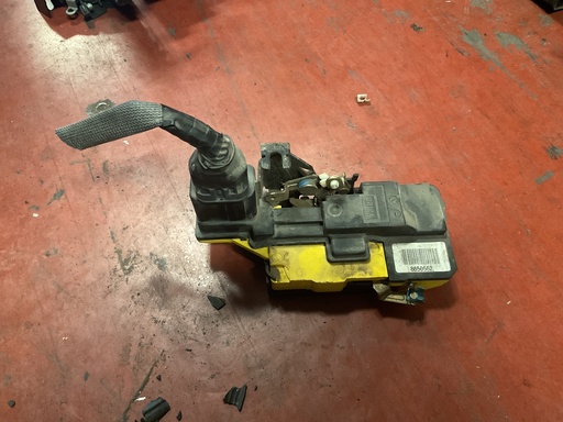 [8650552] Cerradura delantera izquierda volvo S60 ‘01