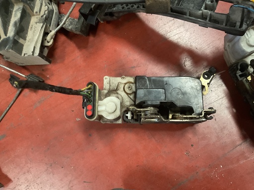 [Sin referencia] Cerradura trasera derecha alfa 147 ‘03