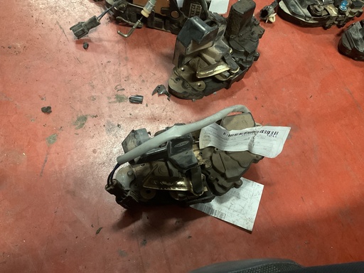 [Sin referencia] Cerradura trasera derecha kia sephia ‘03