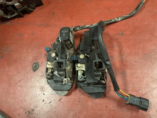 [Sin referencia] Cerradura delantera izquierda kia shuma II ‘03