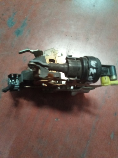 Cerradura delantera izquierda Mercedes clase c w202 '00