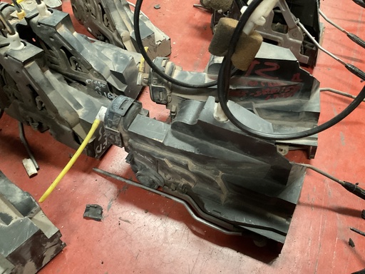 [Sin referencia] Cerradura delantera izquierda mercedes clase A W168 ‘04