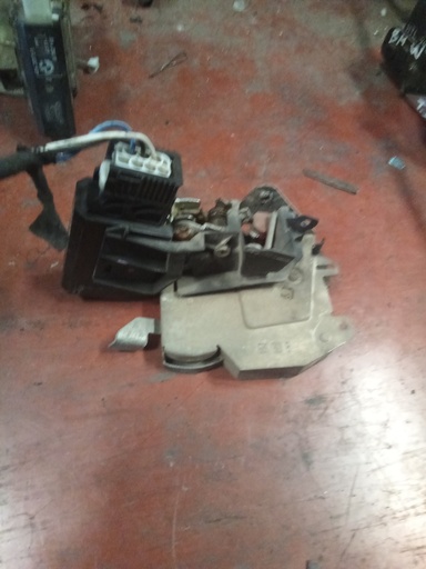 [8353012] Cerradura trasera derecha BMW serie 5 E39 '91