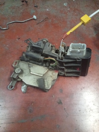 [8352165] Cerradura delantera izquierda BMW serie 5 E39 '00