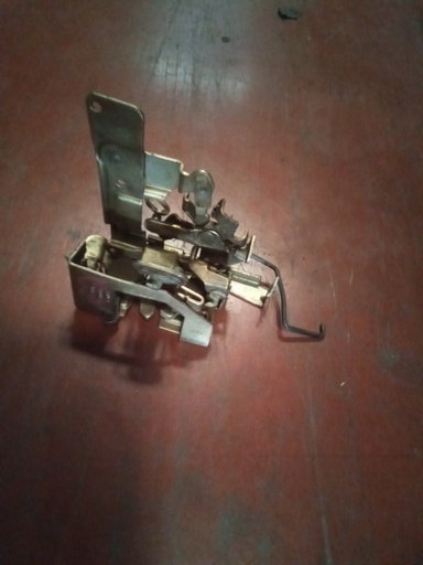 [352722] Cerradura puerta trasera derecha Renault Master '05