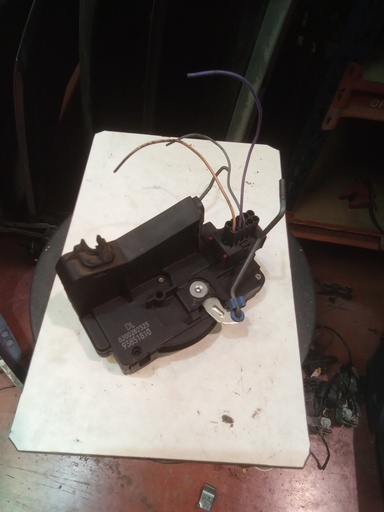 [8200282323] Cerradura trasera izquierda Renault trafic '06