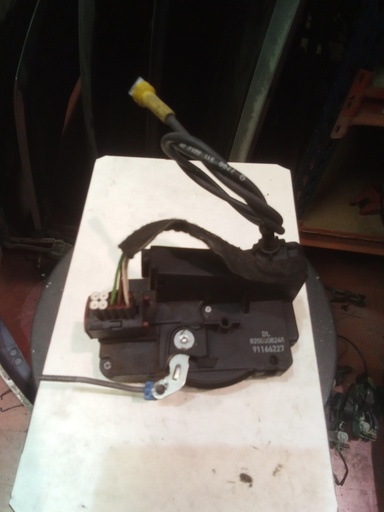 [8200008248] Cerradura trasera derecha Renault trafic '06