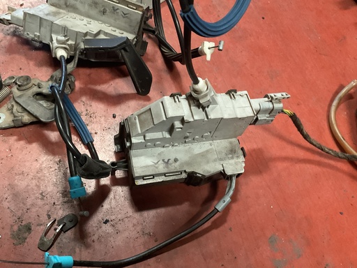 [sin referencia] Cerradura trasera derecha citroen C4 ‘06