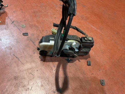 [13503808] Cerradura trasera derecha chevrolet orlando ‘11