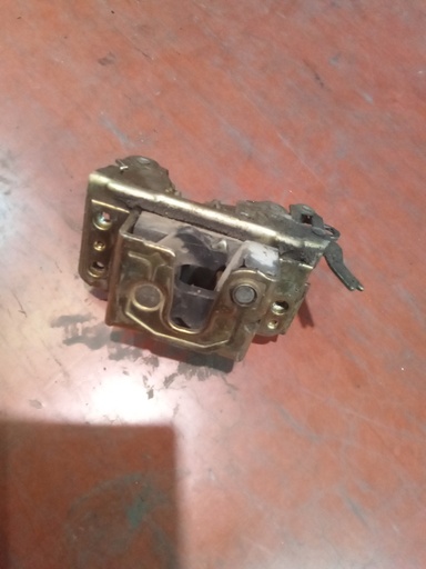 Cerradura trasera izquierda Daewoo nexia '96