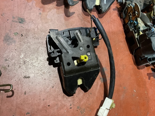 [Sin referencia] Cerradura maletero chevrolet nubira ‘04