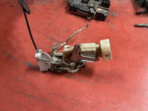 [Sin referencia] Cerradura delantera izquierda toyota yaris ‘05