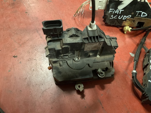 [Sin referencia] Cerradura delantera derecha fiat grande punto ‘07