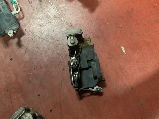 [Sin referencia] Cerradura delantera derecha 3p fiat punto ‘03