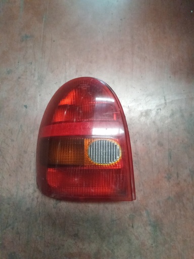 Piloto trasero izquierdo Opel Corsa '00