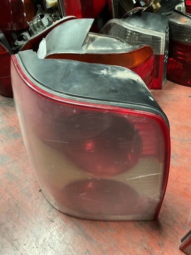 [Sin referencia] Piloto izquierdo Volkswagen passat (defectuoso)’00