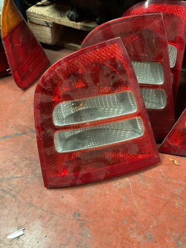 [Sin referencia] Piloto izquierdo skoda octavia ‘00