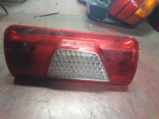 Piloto izquierdo Ford transit connect '06 (defectuoso)