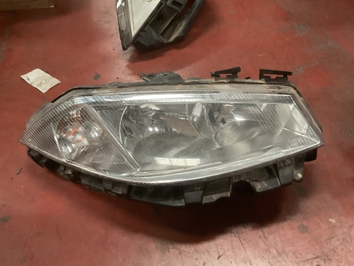 [Sin referencia] Faro izquierdo renault megane ‘05