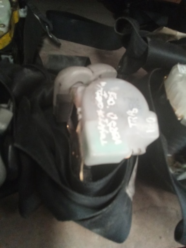 Cinturon trasero derecho toyota corolla verso '05