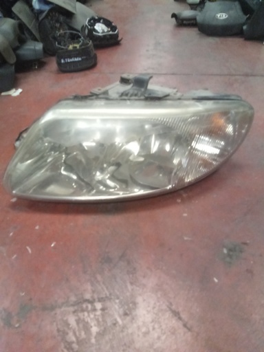 Faro izquierdo Chrysler voyager '02
