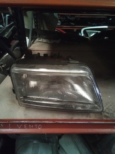 Faro derecho Audi A4 '97 (defectuoso)