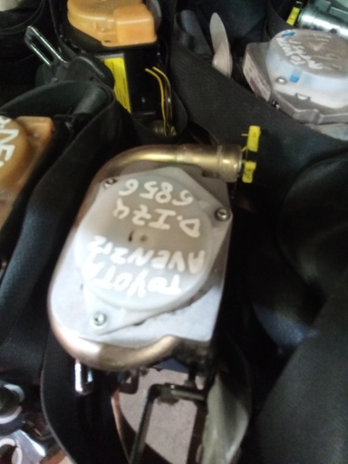 Cinturon delantero derecho toyota avensis '03