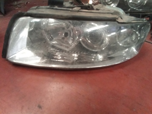 Faro izquierdo Audi A4 '04 (defectuoso)