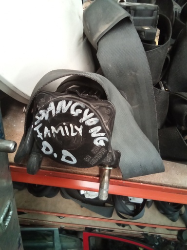 Cinturon delantero derecho ssangyong family '95