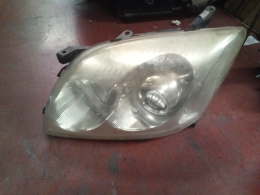 Faro izquierdo Toyota avensis '06