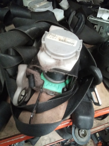 Cinturon delantero derecho toyota yaris '09