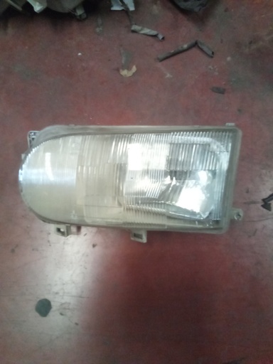 Faro izquierdo Nissan serena '92