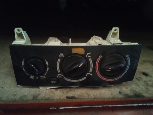Mando aire acondicionado Renault megane '95