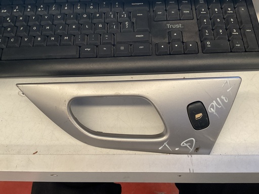 [Sin referencia] Botonera elevalunas trasera derecha peugeot 407’07