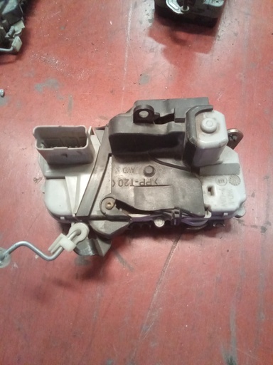 Cerradura delantera derecha Peugeot 307 '01