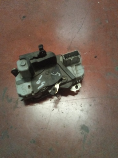 Cerradura delantera izquierda Peugeot 406 '01
