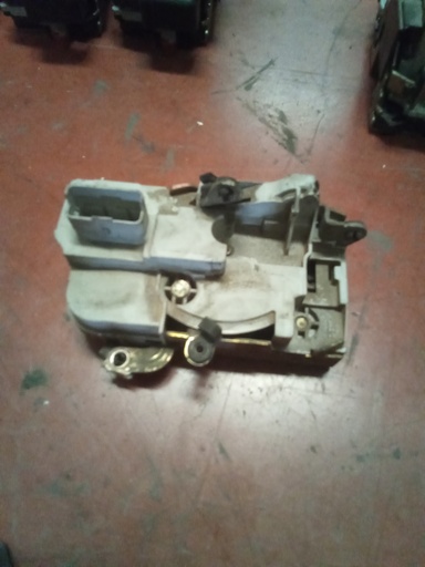Cerradura delantera derecha Peugeot 406 '04