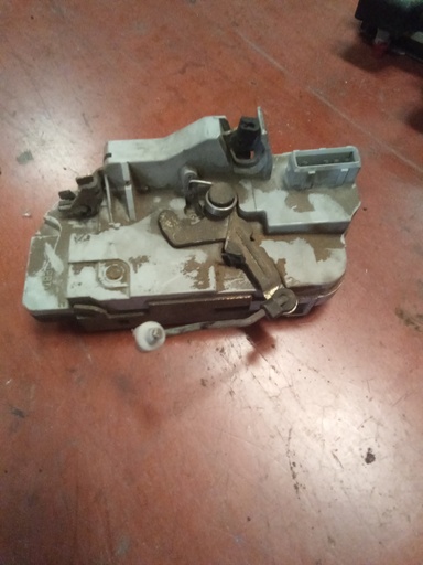 Cerradura trasera izquierda Peugeot 406 '04