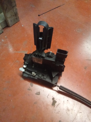Cerradura trasera izquierda Peugeot bipper '08