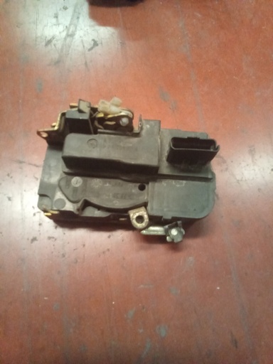 Cerradura delantera izquierda Peugeot partner '07